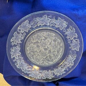 Princess House FANTASIA Poinsettia Embossed Crystal 10" dinner plates - LOT D